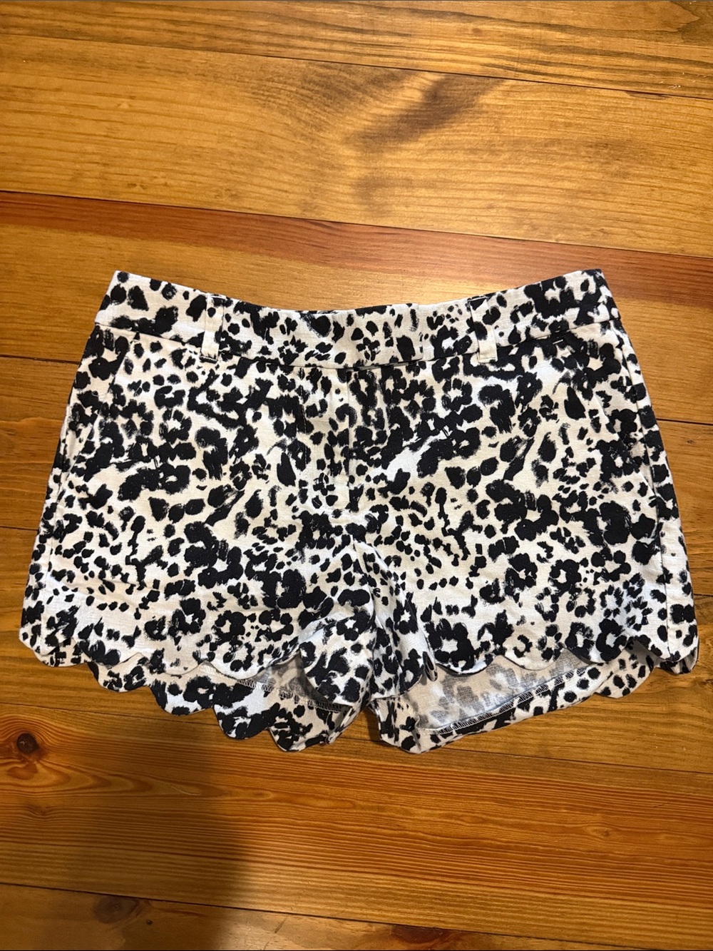 Sz 4 J. Crew Black and White Leopard Print Scallop Hem Women's Shorts